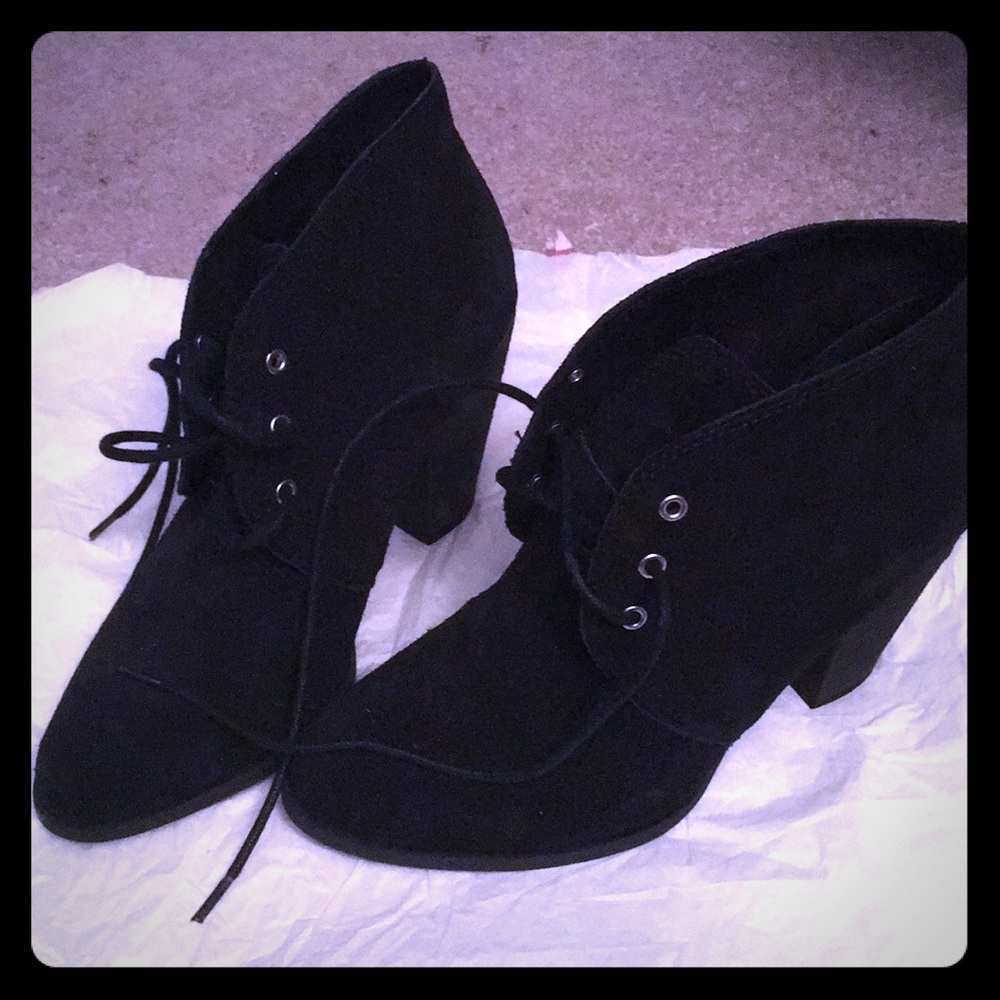 BCBG Black suede booties